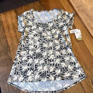 BNWT LuLaRoe tunic style Mickey shirt Xs